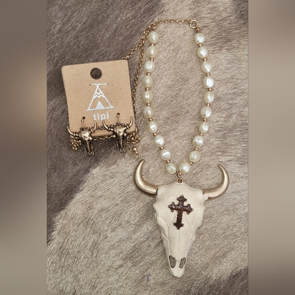 Tipi Bufflo Skull w/ Cross Necklace and Earrings Set